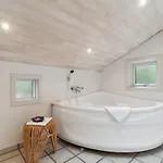 Micaela - 450m From The Sea By Interhome *