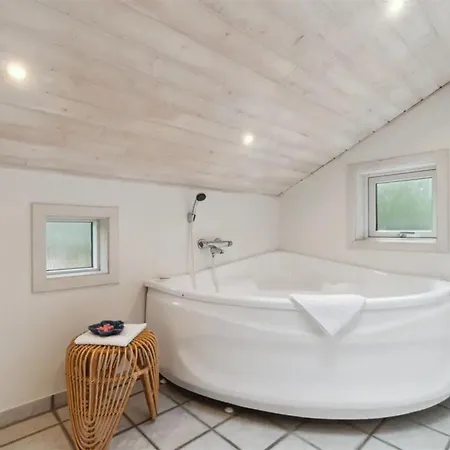 Micaela - 450m From The Sea By Interhome *