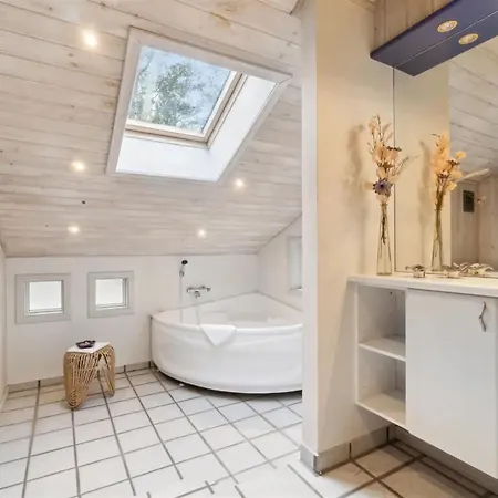 Micaela - 450m From The Sea By Interhome